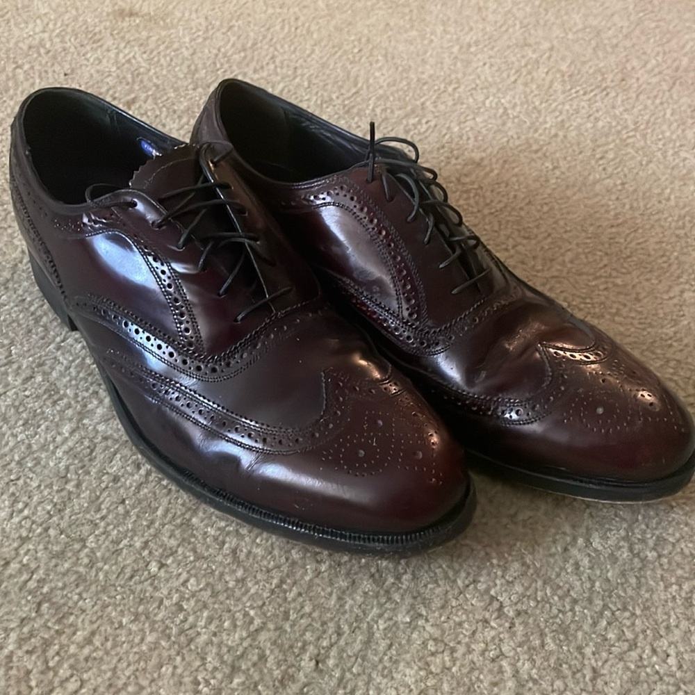 EUC Men’s Florsheim Wing Tip Dress Shoes